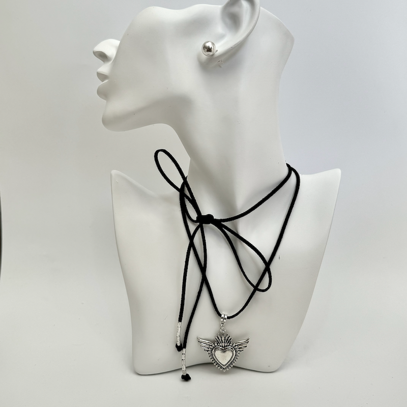 Collar largo de Gamuza multiforma